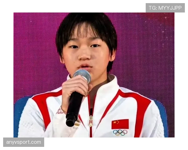 全红婵训练场突然带墨镜，这架势是准备出门拍时尚大片了？