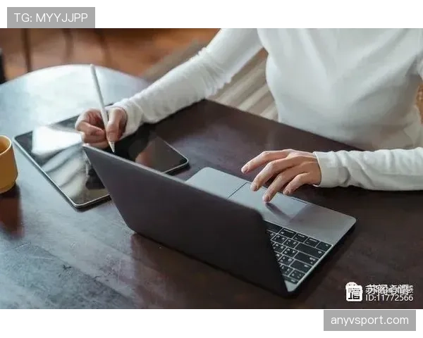 龚翔宇训练完随手啃个苹果,这自律程度真的服了 龚翔宇训练完随手啃个苹果,这自律程度真的服了